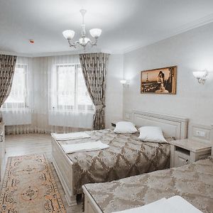 Тримісний номер